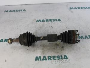 Gebruikte Aandrijfas links-voor Alfa Romeo 156 Sportwagon (932) 1.8 Twin spark 16V Prijs € 50,00 Margeregeling aangeboden door Maresia Parts