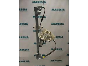 Gebruikte Raammechaniek 4Deurs rechts-voor Peugeot 406 (8B) 1.8 16V Prijs € 19,99 Margeregeling aangeboden door Maresia Parts