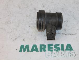 Gebruikte Luchthoeveelheidsmeter Lancia Thesis (841) 2.4 20V Prijs € 35,00 Margeregeling aangeboden door Maresia Parts