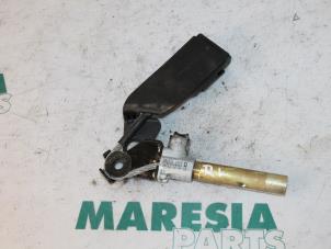 Gebruikte Gordelspanner rechts Renault Kangoo (KC) 1.4 Prijs € 25,00 Margeregeling aangeboden door Maresia Parts