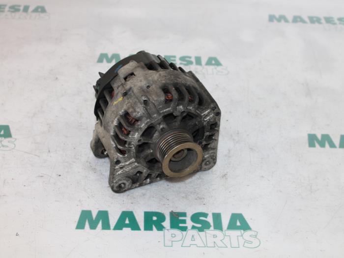 Gebruikte Dynamo Renault Scénic II (JM) 1.9 dCi 120 Prijs € 75,00 Margeregeling aangeboden door Maresia Parts