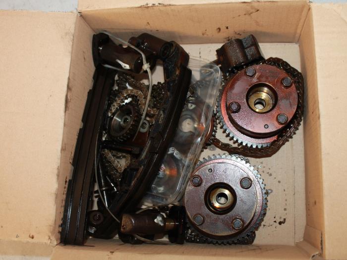 Gebruikte Distributiedeksel Renault Espace (JK) 3.5 V6 24V Phase II Prijs € 75,00 Margeregeling aangeboden door Maresia Parts