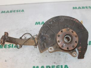 Gebruikte Fusee links-voor Lancia Thesis (841) 2.4 20V Prijs € 75,00 Margeregeling aangeboden door Maresia Parts