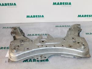 Gebruikte Subframe Renault Clio IV (5R) 1.6 Turbo 16V RS 200 EDC Prijs € 50,00 Margeregeling aangeboden door Maresia Parts