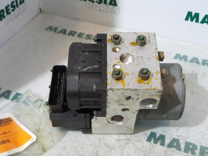 Gebruikte ABS Pomp Renault Scénic I (JA) 1.8 16V Prijs € 50,00 Margeregeling aangeboden door Maresia Parts