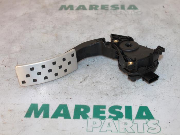 Gebruikte Gaspedaalpositie Sensor Renault Clio IV (5R) 1.6 Turbo 16V RS 200 EDC Prijs € 50,00 Margeregeling aangeboden door Maresia Parts