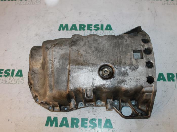 Carterpan van een Renault Laguna II (BG) 1.9 dCi 105 2001