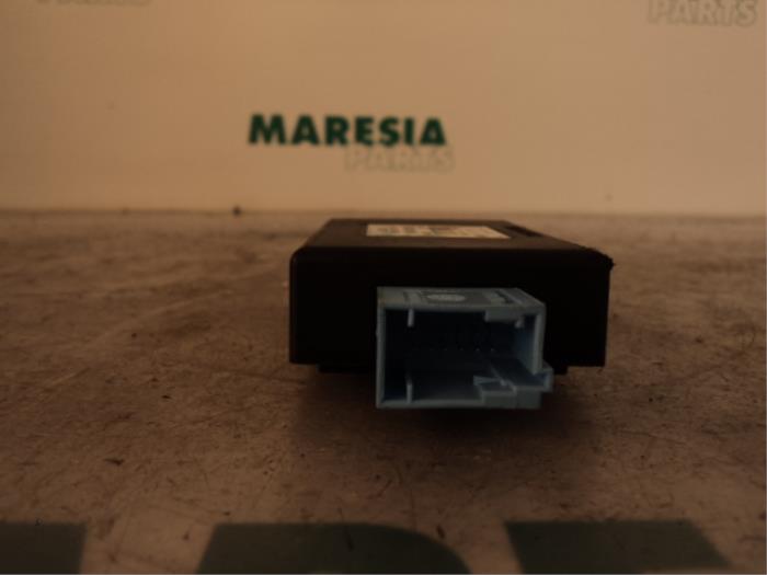 Computer Diversen van een Peugeot 307 CC (3B) 2.0 16V 2004