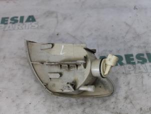 Gebruikte Knipperlicht links Renault Megane (EA) 2.0i Prijs € 7,50 Margeregeling aangeboden door Maresia Parts
