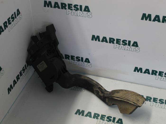 Gebruikte Gaspedaalpositie Sensor Fiat Fiorino (225) 1.3 JTD 16V Multijet Prijs € 60,50 Inclusief btw aangeboden door Maresia Parts