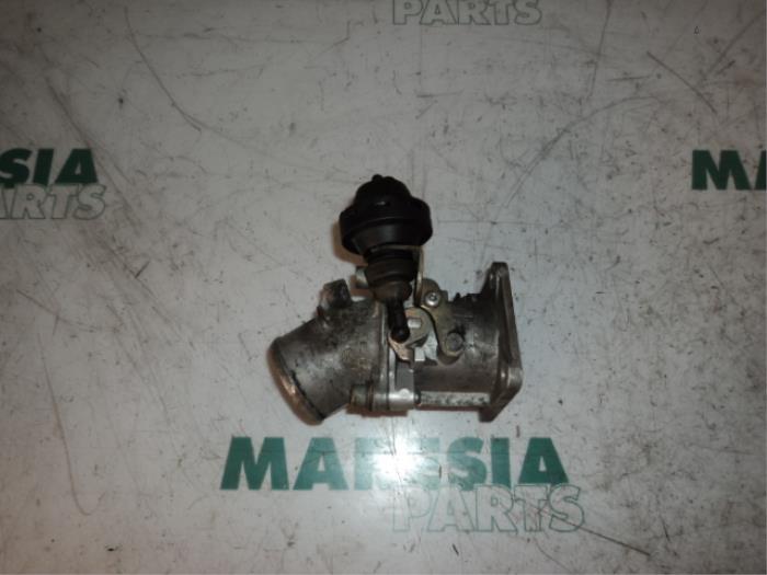 Gebruikte Gasklephuis Alfa Romeo 156 (932) 2.4 JTD Prijs € 105,00 Margeregeling aangeboden door Maresia Parts