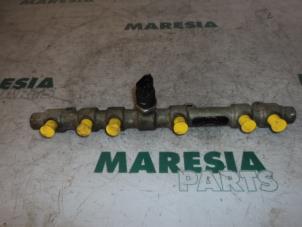Gebruikte Injector brug Alfa Romeo 156 (932) 2.4 JTD Prijs € 105,00 Margeregeling aangeboden door Maresia Parts