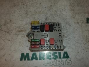 Gebruikte Zekeringkast Fiat Punto II (188) 1.2 60 S 3-Drs. Prijs € 35,00 Margeregeling aangeboden door Maresia Parts