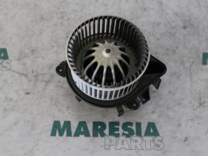 Gebruikte Chaufage Ventilatiemotor Fiat Doblo (223A/119) 1.9 JTD Prijs € 25,00 Margeregeling aangeboden door Maresia Parts