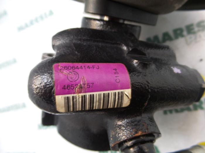 Gebruikte Pomp Servo Fiat Doblo (223A/119) 1.9 JTD Prijs € 85,00 Margeregeling aangeboden door Maresia Parts