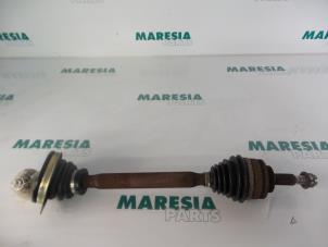 Gebruikte Aandrijfas links-voor Renault Scénic I (JA) 1.8 16V Prijs € 30,00 Margeregeling aangeboden door Maresia Parts