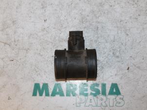 Gebruikte Luchthoeveelheidsmeter Alfa Romeo 147 (937) 1.6 Twin Spark 16V Prijs € 35,00 Margeregeling aangeboden door Maresia Parts