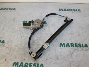 Gebruikte Raammechaniek 2Deurs links-voor Alfa Romeo 147 (937) 1.6 Twin Spark 16V Prijs € 50,00 Margeregeling aangeboden door Maresia Parts