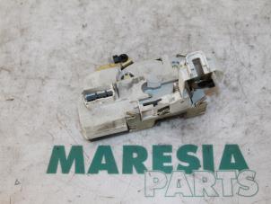 Gebruikte Portierslot Mechaniek 4Deurs links-voor Peugeot 307 SW (3H) 1.6 16V Prijs € 25,00 Margeregeling aangeboden door Maresia Parts