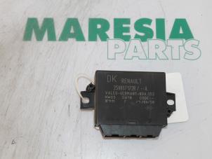 Gebruikte PDC Module Renault Grand Scénic III (JZ) 2.0 16V CVT Prijs € 40,00 Margeregeling aangeboden door Maresia Parts