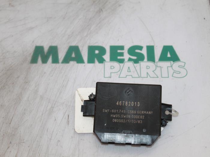 Gebruikte PDC Module Fiat Stilo (192A/B) 1.6 16V Prijs € 35,00 Margeregeling aangeboden door Maresia Parts