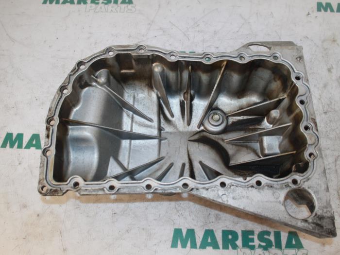 Gebruikte Carterpan Renault Grand Scénic II (JM) 2.0 16V Prijs € 30,00 Margeregeling aangeboden door Maresia Parts