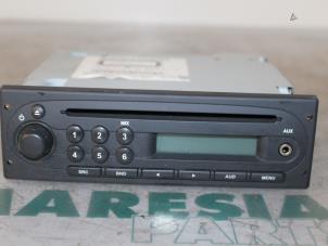 Gebruikte Radio CD Speler Renault Twingo II (CN) 1.2 16V Prijs € 90,00 Margeregeling aangeboden door Maresia Parts