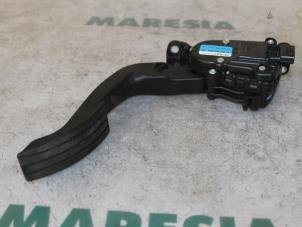 Gebruikte Gaspedaalpositie Sensor Renault Twingo II (CN) 1.2 16V Prijs € 40,00 Margeregeling aangeboden door Maresia Parts