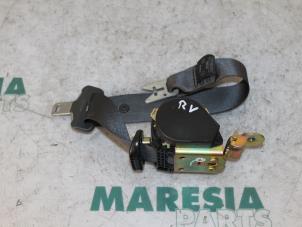 Gebruikte Veiligheidsgordel rechts-voor Renault Laguna II Grandtour (KG) 2.0 16V Prijs € 35,00 Margeregeling aangeboden door Maresia Parts