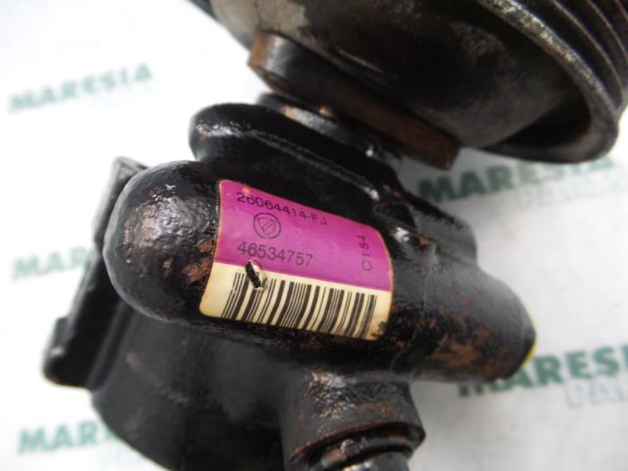 Gebruikte Pomp Servo Alfa Romeo 156 Sportwagon (932) 2.4 JTD Prijs € 50,00 Margeregeling aangeboden door Maresia Parts
