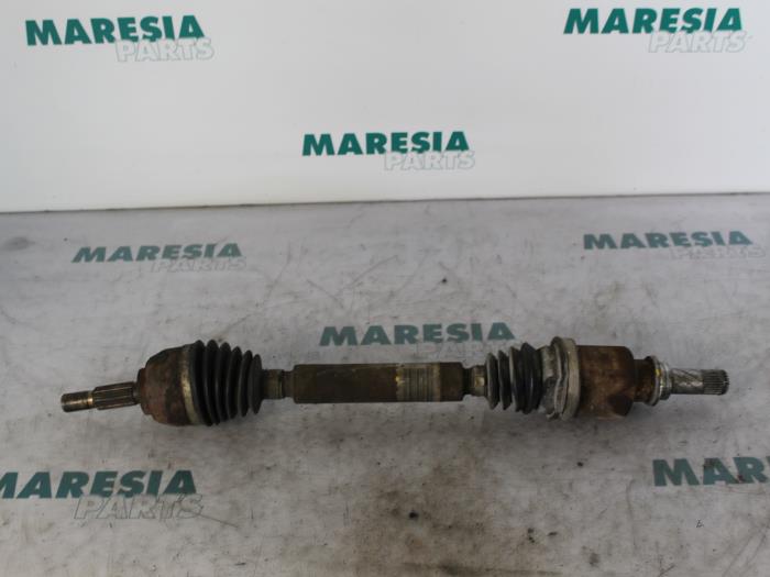 Gebruikte Steekas links-voor Renault Megane II Grandtour (KM) 1.5 dCi 100 Prijs € 40,00 Margeregeling aangeboden door Maresia Parts