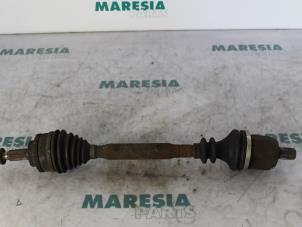 Gebruikte Aandrijfas links-voor Renault Scénic I (JA) 1.6 16V Prijs € 50,00 Margeregeling aangeboden door Maresia Parts