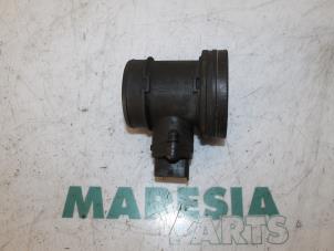Gebruikte Luchthoeveelheidsmeter Alfa Romeo 166 2.4 JTD Prijs € 35,00 Margeregeling aangeboden door Maresia Parts