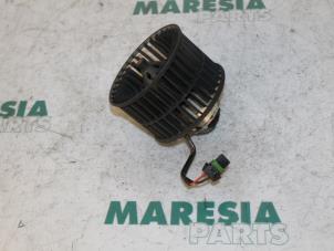 Gebruikte Aanjager Renault Espace (JE) 2.2 dCi 130 16V Prijs € 20,00 Margeregeling aangeboden door Maresia Parts