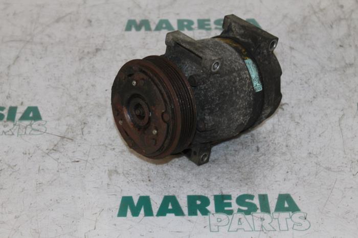 Gebruikte Pomp Airco Renault Espace (JE) 2.2 dCi 130 16V Prijs € 105,00 Margeregeling aangeboden door Maresia Parts