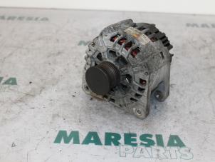 Gebruikte Alternator Renault Espace (JE) 2.2 dCi 130 16V Prijs € 39,99 Margeregeling aangeboden door Maresia Parts