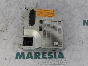 Gebruikte Radio Renault Espace (JE) 2.0 16V Prijs € 50,00 Margeregeling aangeboden door Maresia Parts