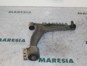 Gebruikte Draagarm onder rechts-voor Fiat Croma (194) 1.9 JTD Multijet 16V Prijs € 35,00 Margeregeling aangeboden door Maresia Parts