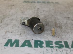 Gebruikte Kontaktslot + Sleutel Peugeot 208 I (CA/CC/CK/CL) 1.6 Vti 16V Prijs € 29,99 Margeregeling aangeboden door Maresia Parts