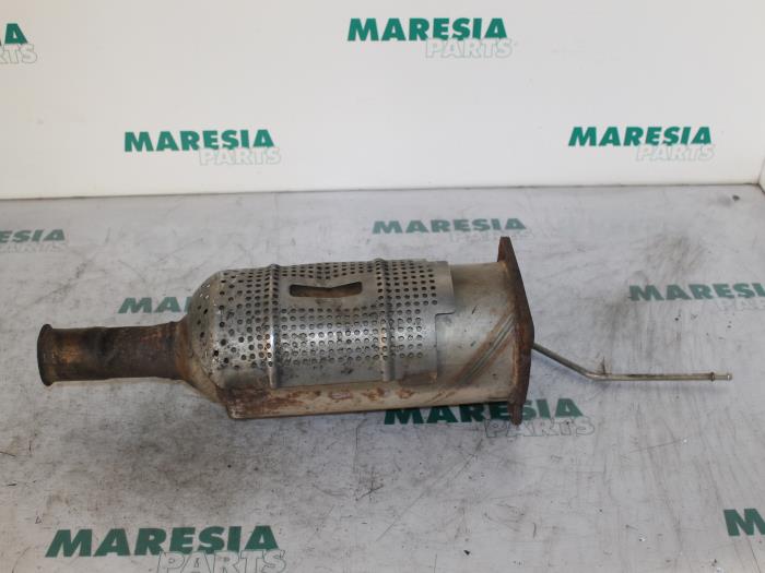 Gebruikte Roetfilter Peugeot 307 SW (3H) 2.0 HDi 135 16V FAP Prijs € 157,50 Margeregeling aangeboden door Maresia Parts