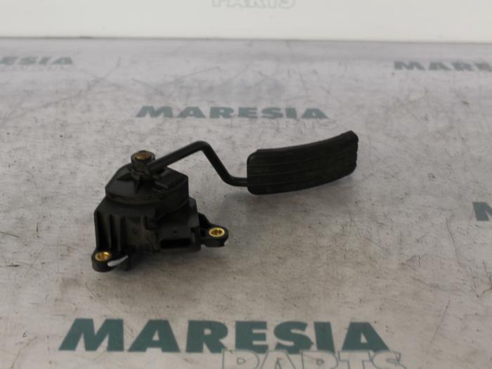 Gebruikte Sensor Gaspedaalpositie Renault Scénic II (JM) 1.6 16V Prijs € 35,00 Margeregeling aangeboden door Maresia Parts