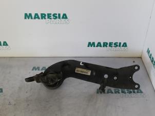 Gebruikte Draagarm onder links-achter Fiat Croma (194) 1.9 JTD Multijet 16V Prijs € 65,00 Margeregeling aangeboden door Maresia Parts