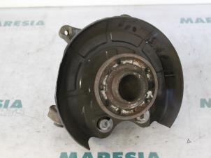 Gebruikte Fusee links-achter Fiat Croma (194) 1.9 JTD Multijet 16V Prijs € 90,00 Margeregeling aangeboden door Maresia Parts