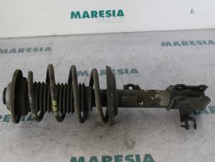 Gebruikte Schokdemperpoot links-voor Fiat Croma (194) 1.9 JTD Multijet 16V Prijs € 90,00 Margeregeling aangeboden door Maresia Parts