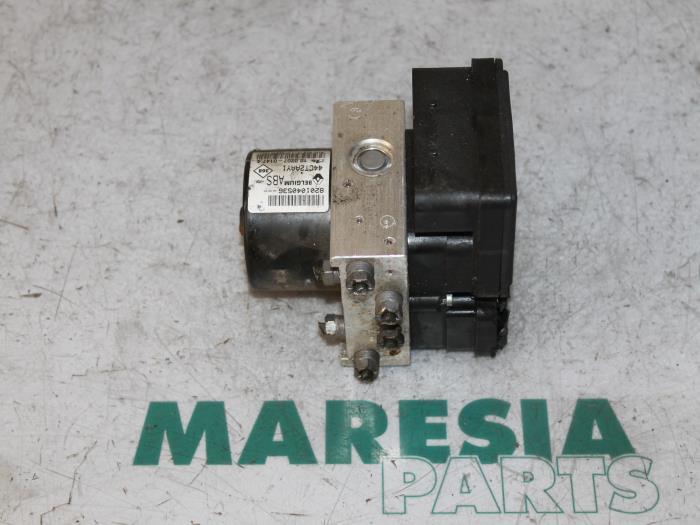 Gebruikte ABS Pomp Renault Twingo II (CN) 1.2 16V Prijs € 49,99 Margeregeling aangeboden door Maresia Parts
