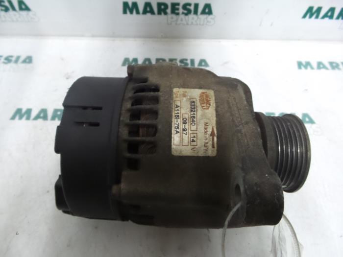 Dynamo van een Fiat Brava (182B) 1.4 S,SX 12V 1997