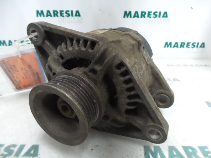 Dynamo van een Fiat Brava (182B) 1.4 S,SX 12V 1997