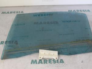 Gebruikte Deurruit 4Deurs links-achter Lancia Thesis (841) 2.0 Turbo 20V Prijs € 262,50 Margeregeling aangeboden door Maresia Parts