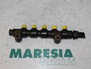 Gebruikte Injector brug Peugeot 206 SW (2E/K) 1.6 HDi 16V FAP Prijs € 30,00 Margeregeling aangeboden door Maresia Parts