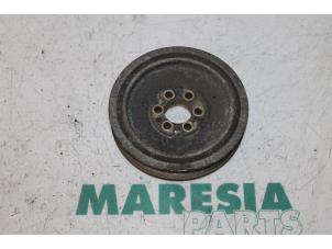 Gebruikte Krukas Poelie Lancia Thesis (841) 2.0 Turbo 20V Prijs € 50,00 Margeregeling aangeboden door Maresia Parts